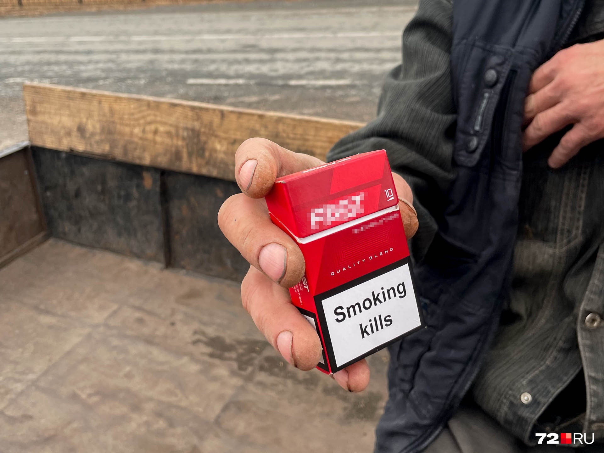 Контрафактные сигареты попадают в Россию путем контрабанды. На них нет акцизной марки