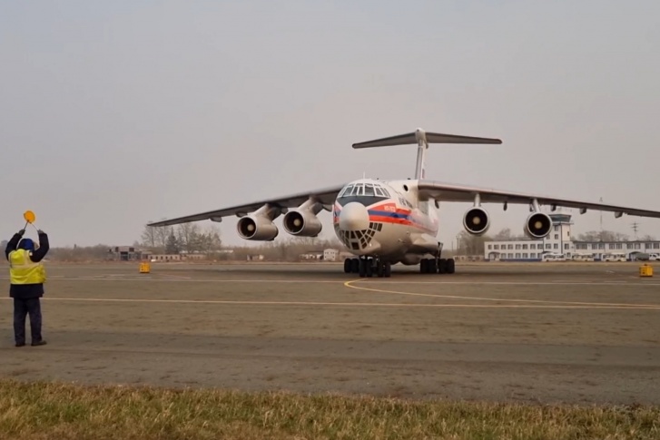 Самолетом Ил-76 МЧС России в аэропорт Кургана из Архангельска прибыли 100 специалистов по охране лесов