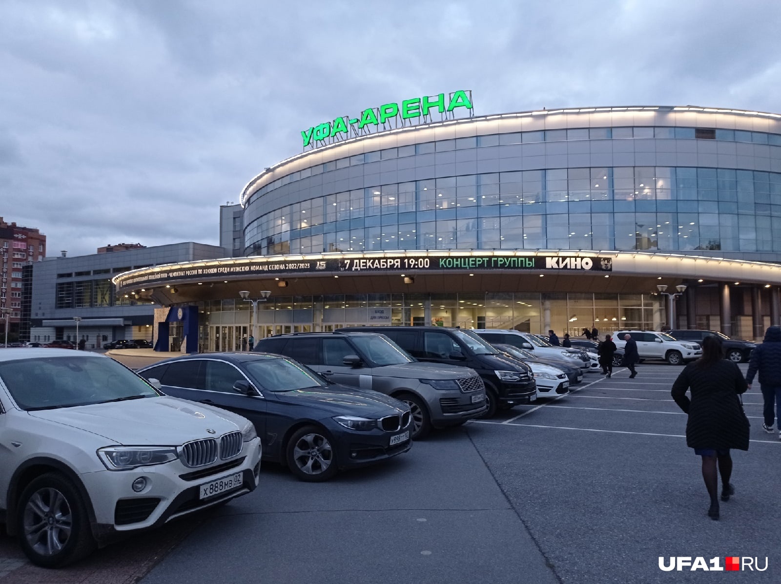 Этим BMW Х4 пользуется «Петроком», а привлекает внимание он тремя восьмерками на знаках