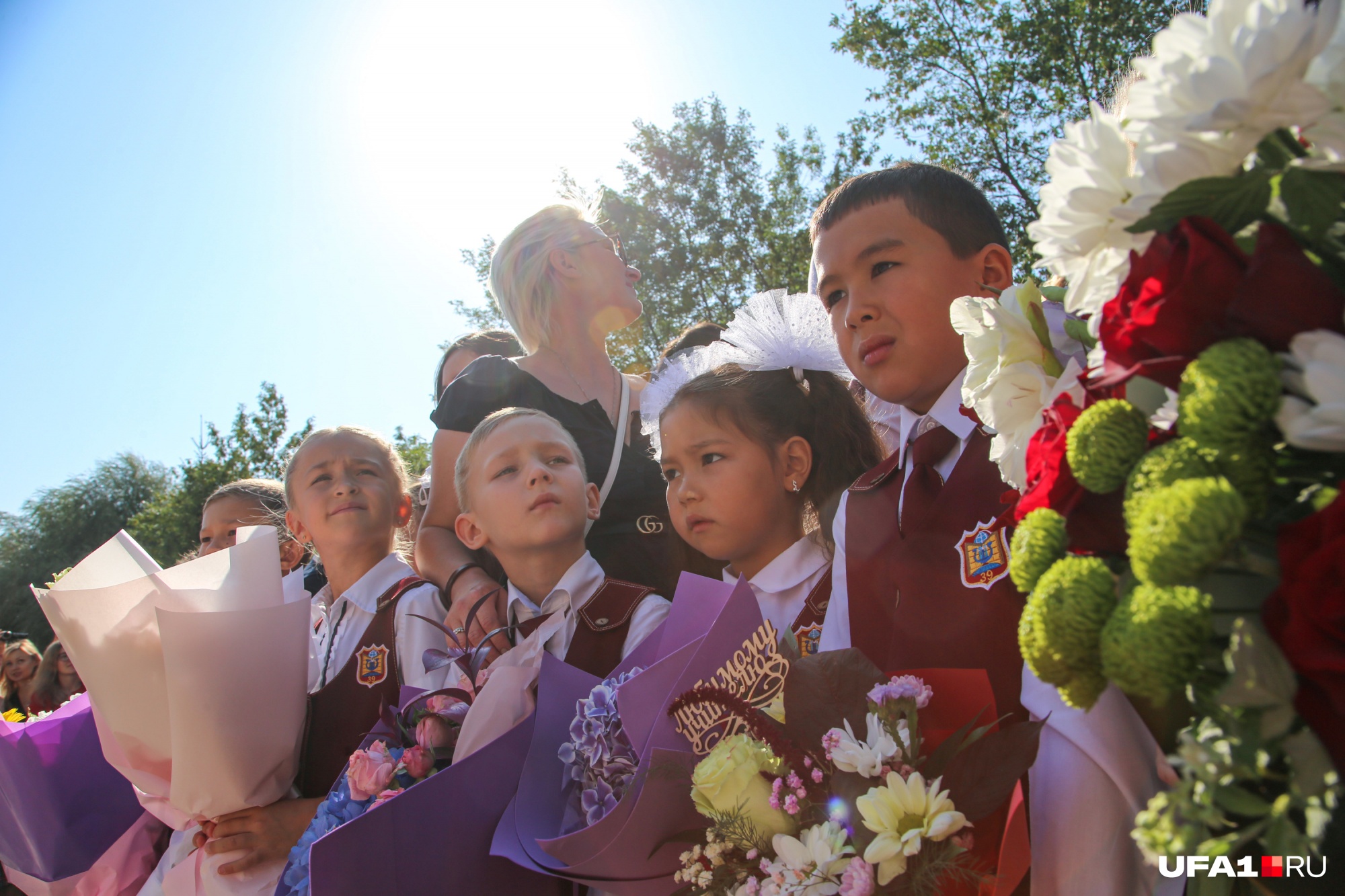 Каждому — по букету