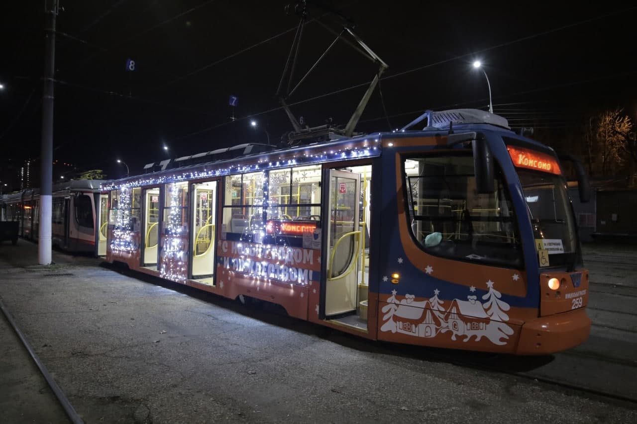 Два троллейбуса и два трамвая с гирляндами будут поочередно курсировать по всем маршрутам городского электротранспорта