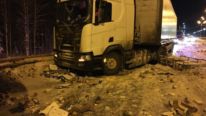 В областной автоинспекции рассказали подробности о массовой аварии грузовиков на трассе Пермь — Екатеринбург
