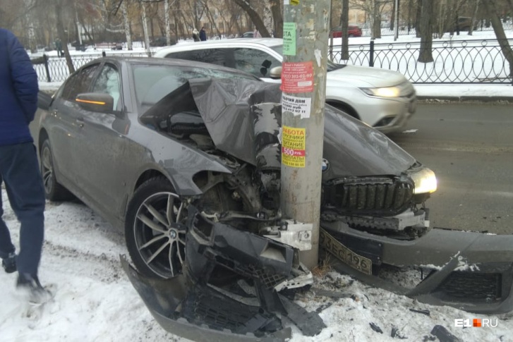 В аварии пострадала пассажирка BMW