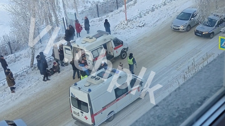 В Кузбассе вблизи пешеходного перехода автомобиль сбил двоих детей
