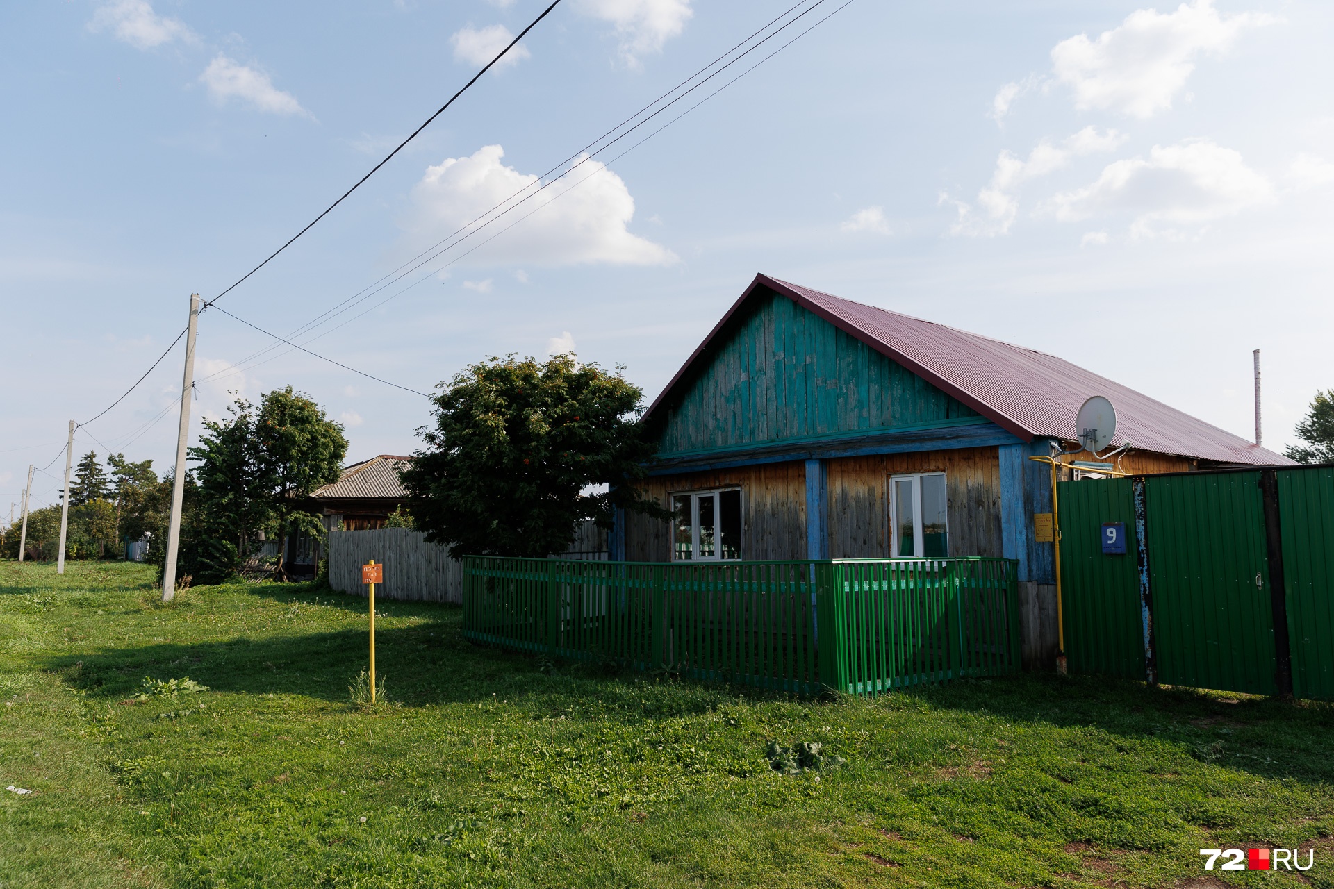 Анатолий с рождения живет в доме своих родителей