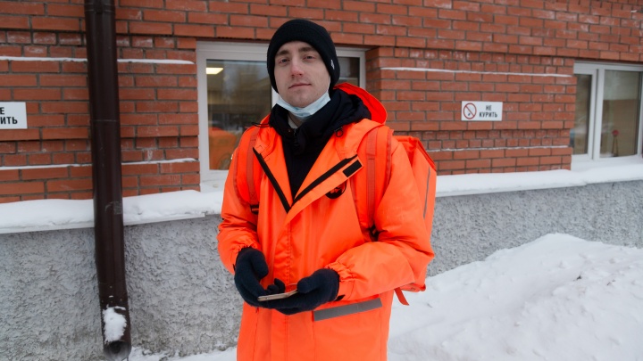 «Главное — не упасть по дороге»: как журналист 29.RU работал доставщиком еды в Архангельске