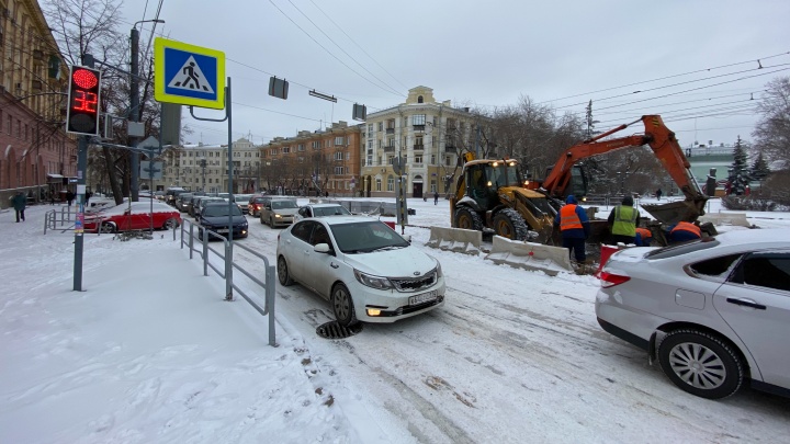 Закрытие трамвайного переезда у железнодорожного вокзала в Челябинске продлили до конца недели