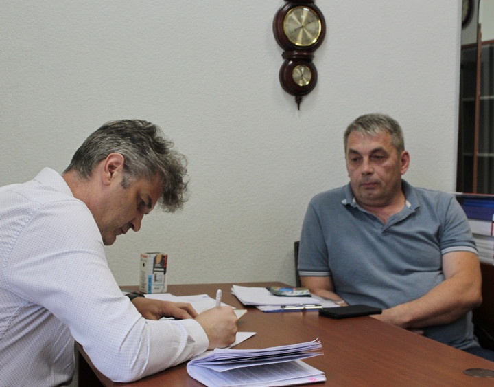 Алексей Антипов (справа) сам выдвинул свою кандидатуру в губернаторы