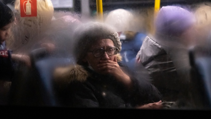 Из автобусов — на поезд. Как донбасские беженцы покидали Таганрог