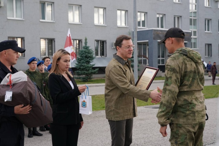Глава региона вручил военным государственные награды