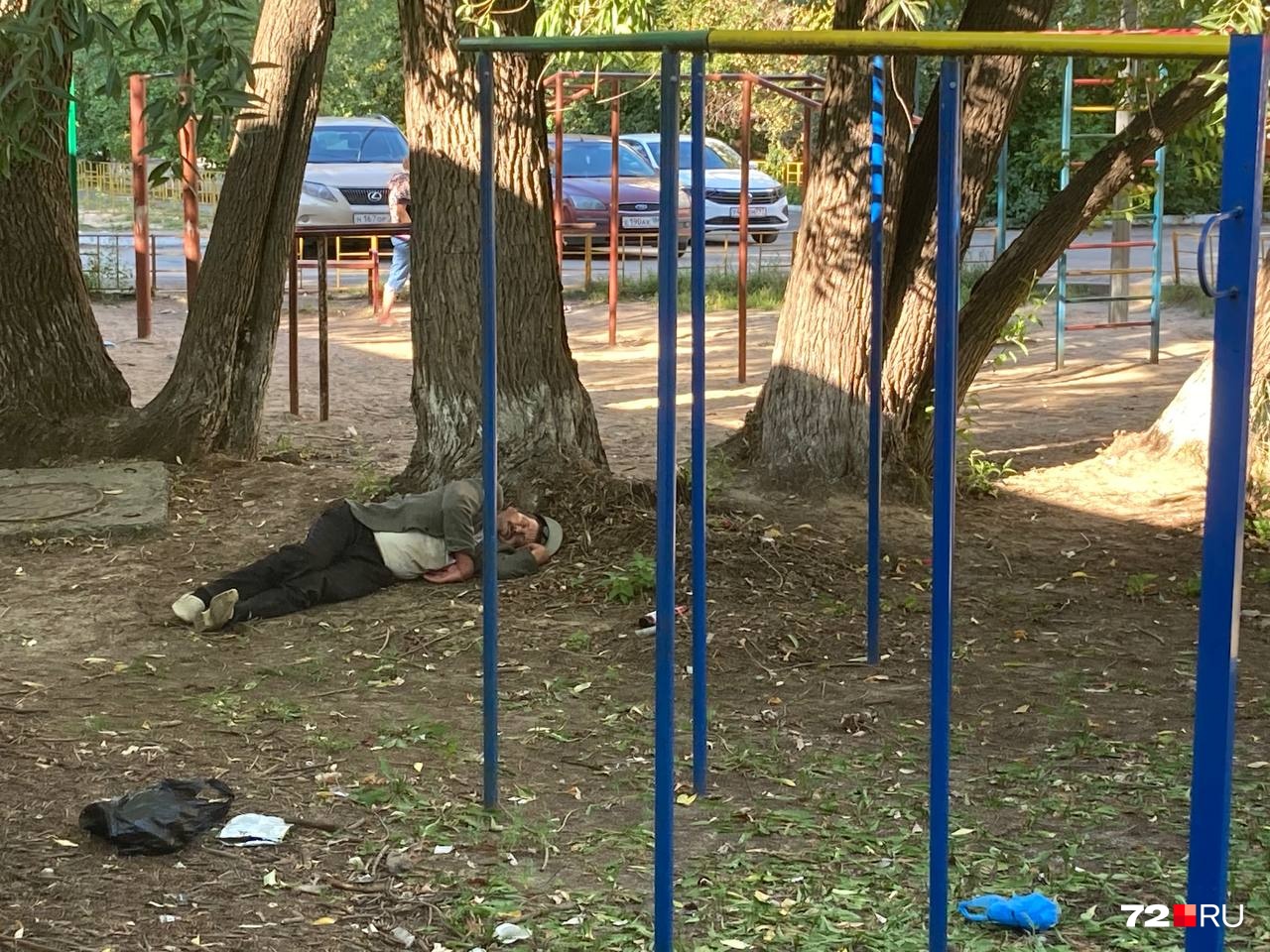 Так выглядел двор в дни поисков Насти Муравьёвой Так выглядел двор в дни поисков Насти Муравьёвой