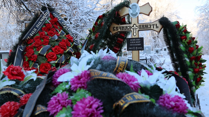 Встретился с братьями: где похоронили уфимского вора в законе Александра Денисенко