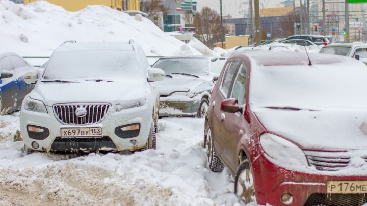 В Самарской области увеличили штрафы за парковку на газонах, детских площадках и пляжах