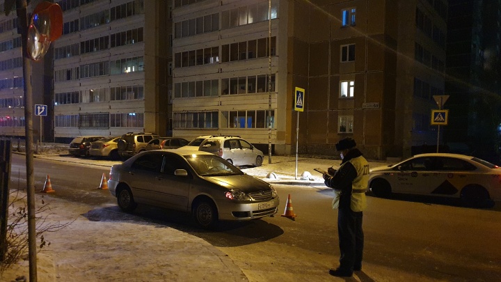 В Екатеринбурге водитель Toyota Corolla сбил девочку-подростка на пешеходном переходе
