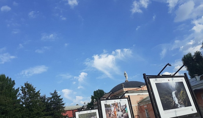 В Воронцовском парке Москвы открылась фотовыставка сочинского горного курорта