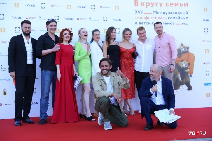 На фестиваль съехались знаменитости со всей России На фестиваль съехались знаменитости со всей России