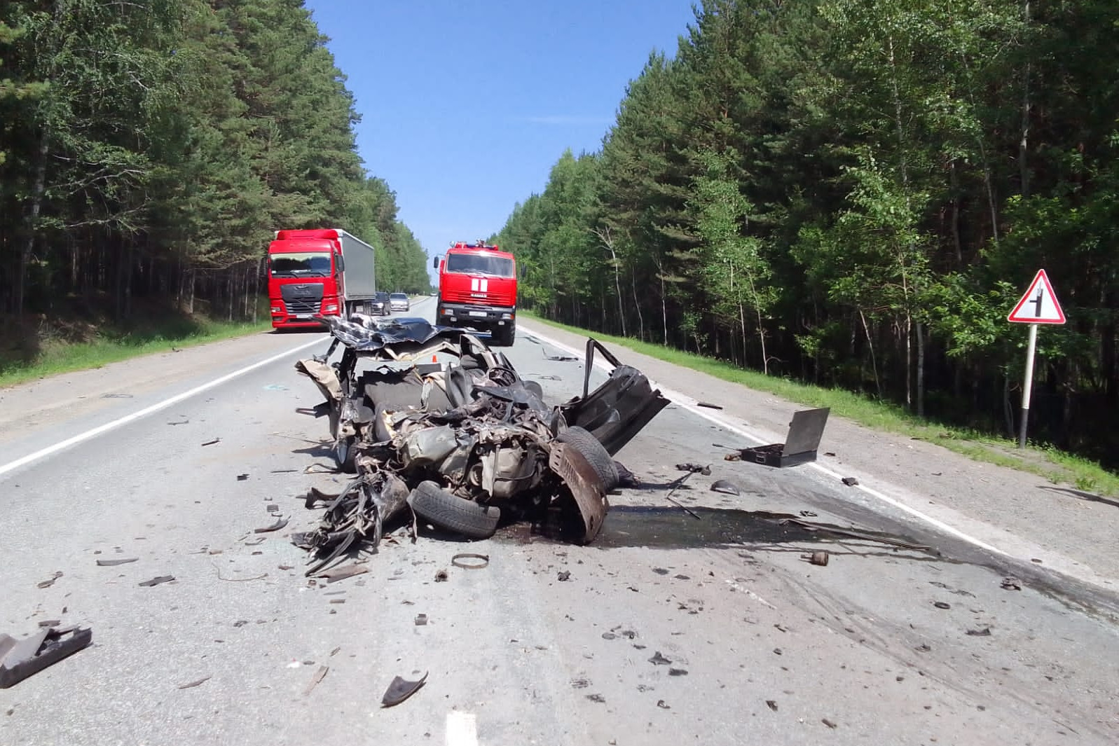 Последствия аварии с КАМАЗом на Колыванском шоссе: погиб один человек