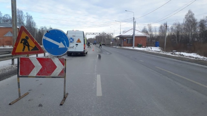 На Московском тракте в Тюмени сбили дорожного работника