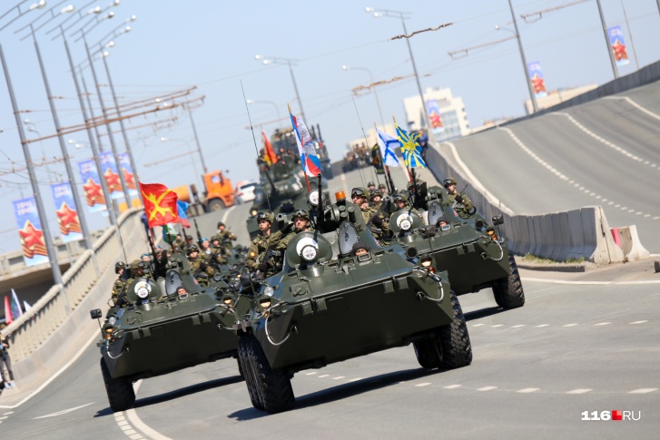 В этом году на центральной площади в Казани прошли в 2 раза меньше военнослужащих, чем годом ранее 