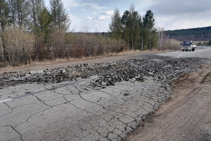 Дорога на въезде в село Новотроицк Дорога на въезде в село Новотроицк
