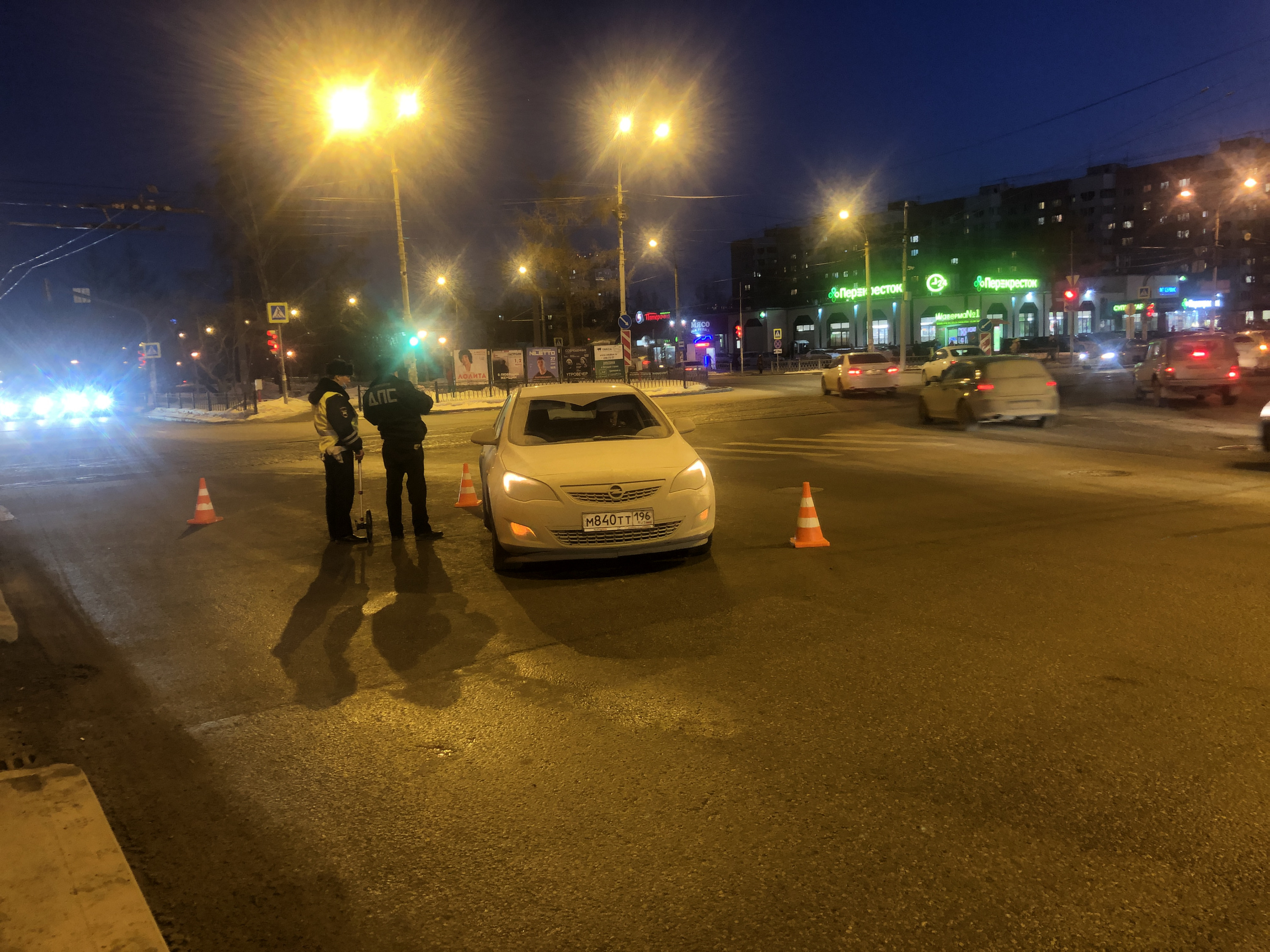 В Екатеринбурге водитель Opel Astra сбил 4-летнего мальчика, который с мамой переходил дорогу по «зебре»
