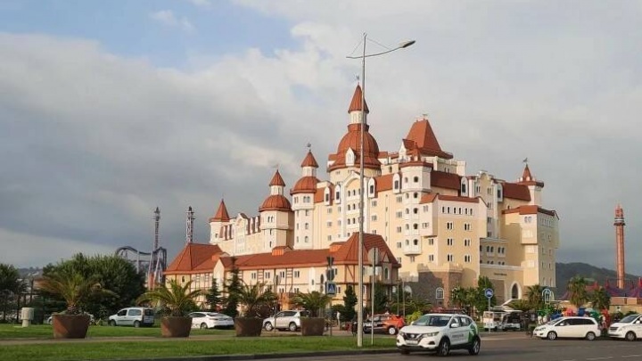 Владельцу гостиницы «Богатырь» в Сочи отказали в выплате страховки, ковид не признали страховым случаем