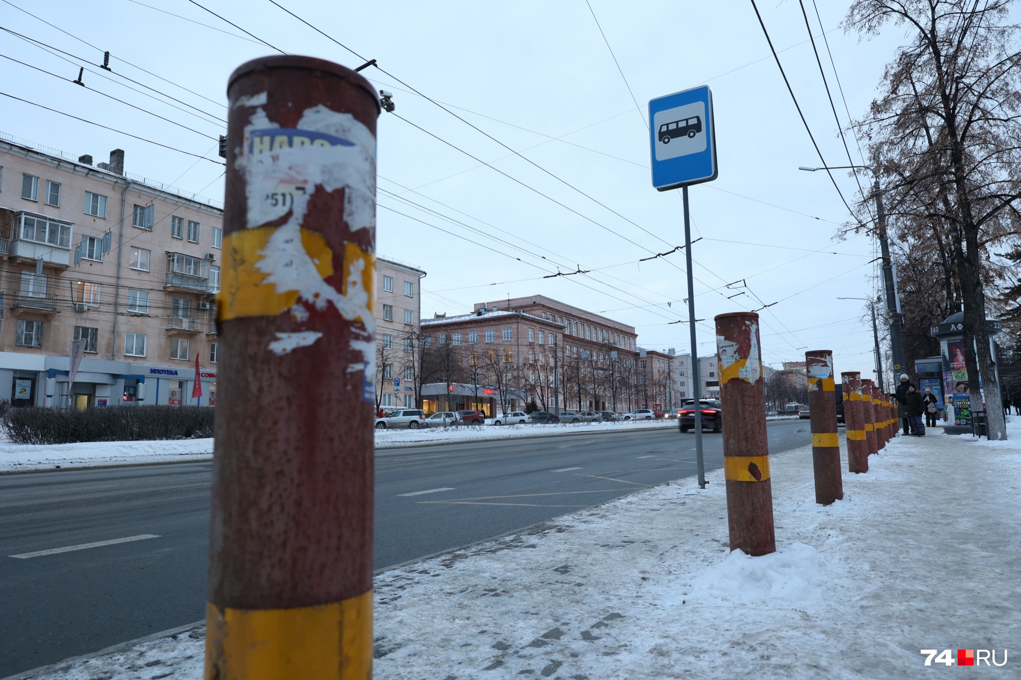 Защитные столбики на проспекте Ленина в районе перекрестка с Энгельса появились после одной из смертельных аварий 2013 года