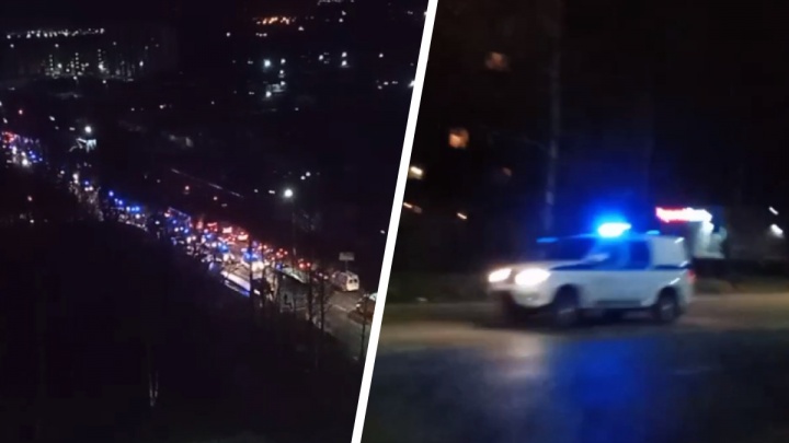 В центр Ярославля стянули 30 полицейских машин с мигалками: с чем это связано. Видео