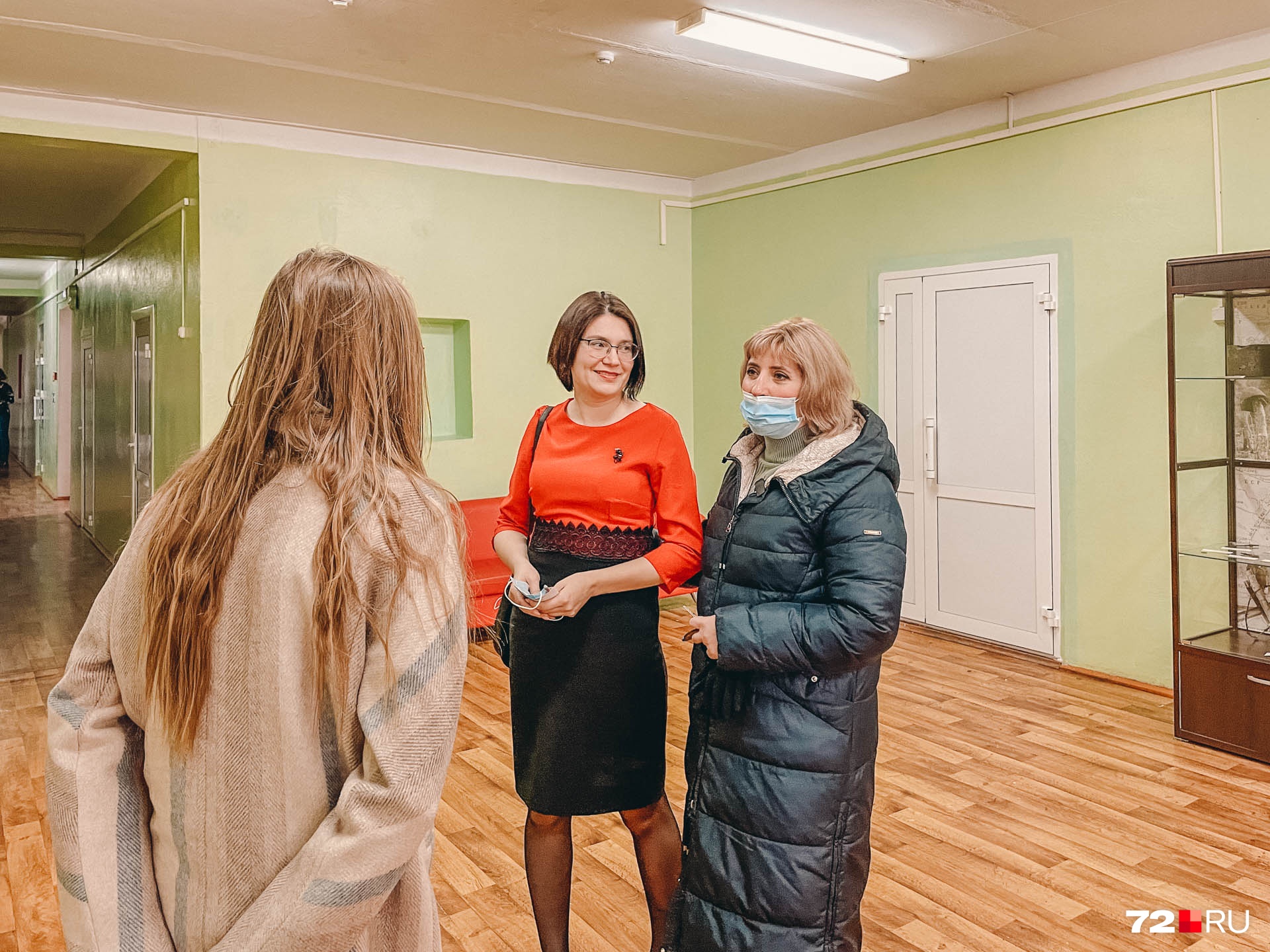 Подружка Веры в селе, помимо учительской работы, занимается предпринимательством. В Новоселезнёво у нее есть своя школа английского Подружка Веры в селе, помимо учительской работы, занимается предпринимательством. В Новоселезнёво у нее есть своя школа английского
