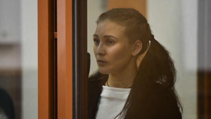 Брюнетка, которая подожгла бездомного в Екатеринбурге, обжаловала свой приговор