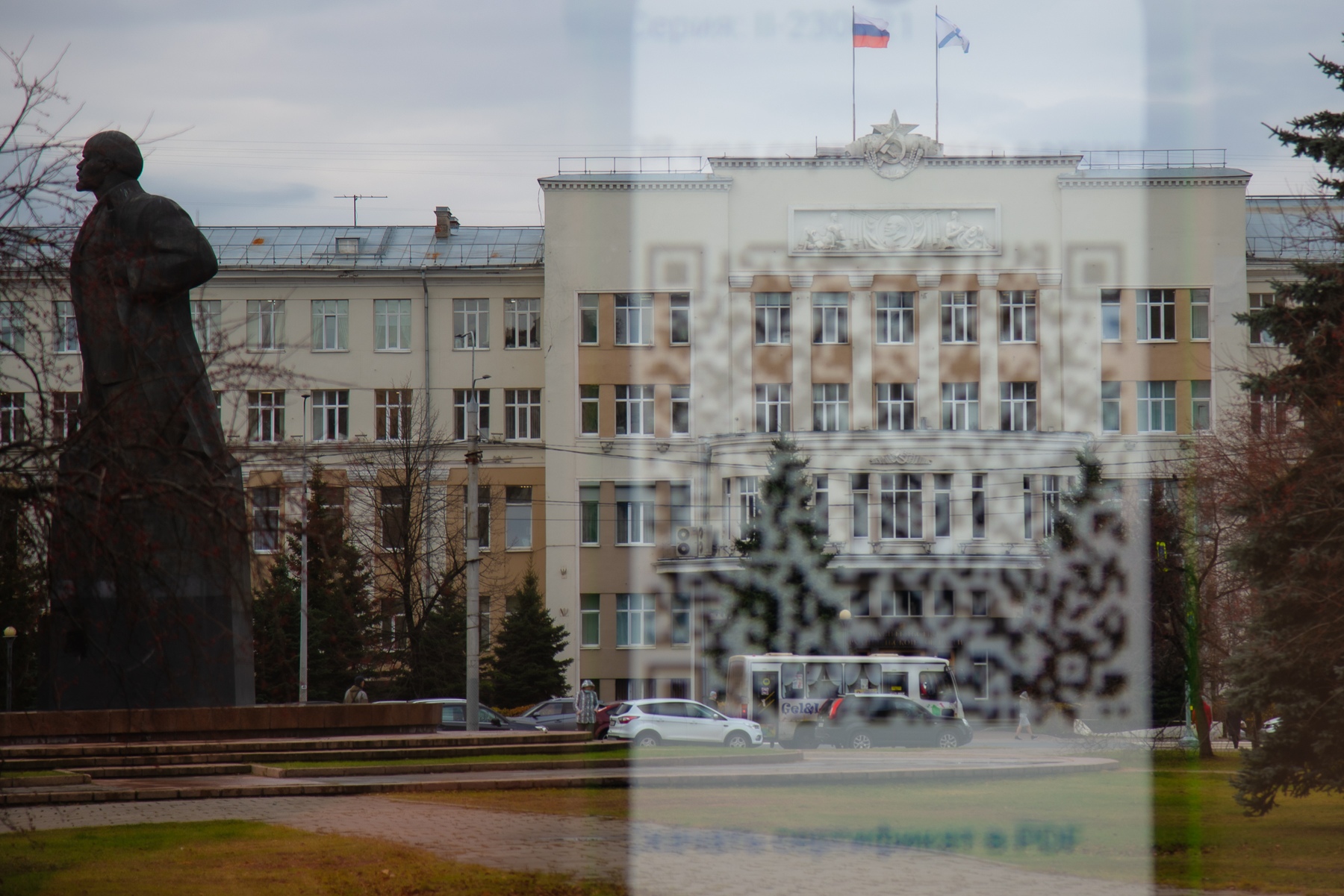 К слову, мы узнавали в Минздраве, когда могут отменить <nobr class="_">QR-коды</nobr>. <a href="https://29.ru/text/health/2021/10/13/70191707/" class="_" target="_blank">Это зависит от показателей смертности и заболеваемости</a> К слову, мы узнавали в Минздраве, когда могут отменить <nobr class="_">QR-коды</nobr>. <a href="https://29.ru/text/health/2021/10/13/70191707/" class="_" target="_blank">Это зависит от показателей смертности и заболеваемости</a>
