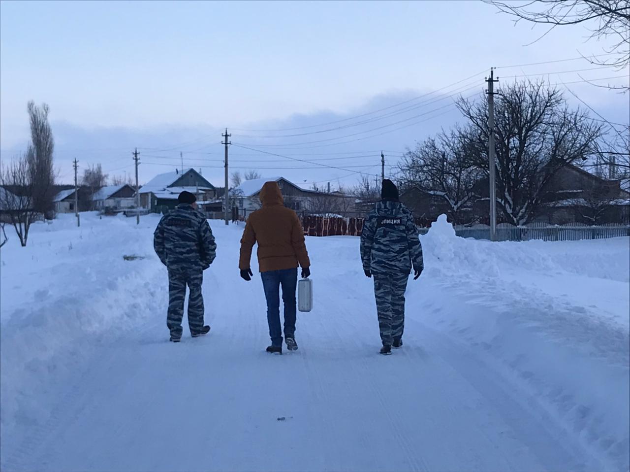 Полиция и поисковики обыскали меловые горы близ села Полиция и поисковики обыскали меловые горы близ села