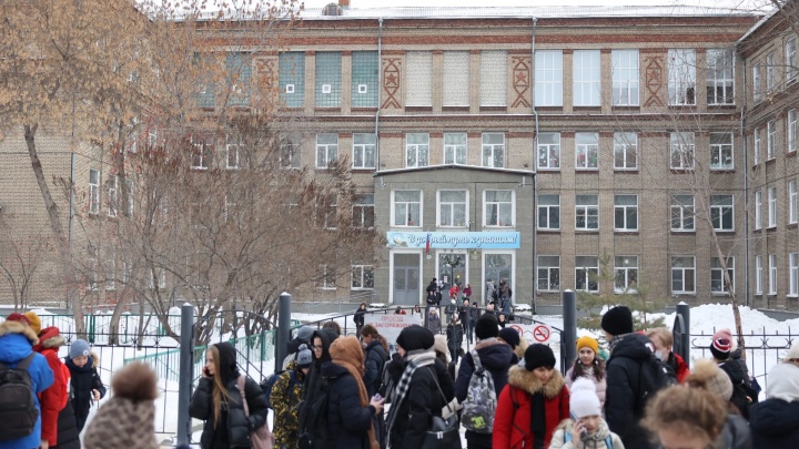 В мэрии Челябинска объяснили, почему во всех школах отменили занятия