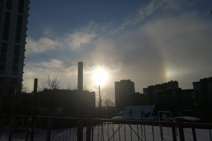 В морозную погоду над городом можно увидеть гало, как это было сегодня утром