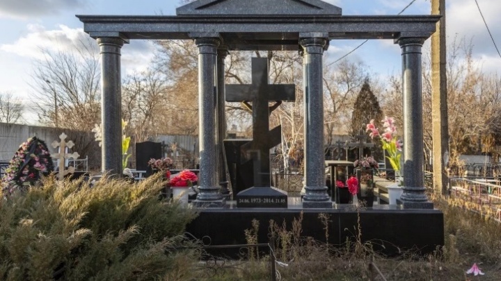 «Похороны выходят как свадьба». Екатеринбуржцы массово жалуются на заоблачные цены похоронщиков