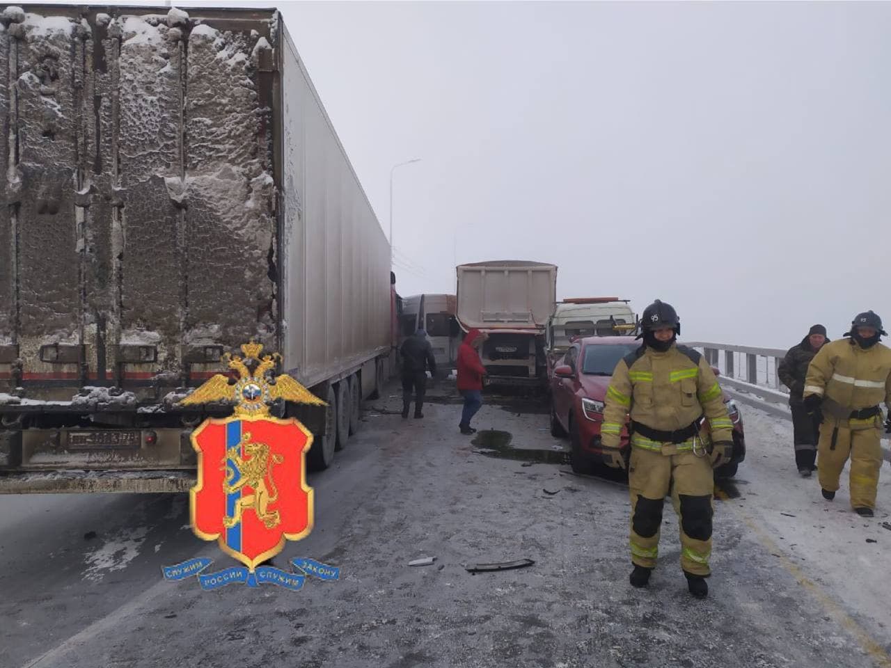 Пока точное число столкнувшихся автомобилей уточняется Пока точное число столкнувшихся автомобилей уточняется