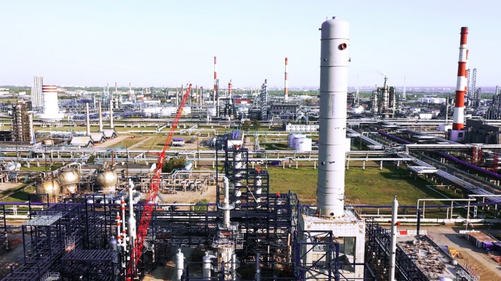 «Газпром нефть» завершила первый этап строительства омского комплекса для производства масел