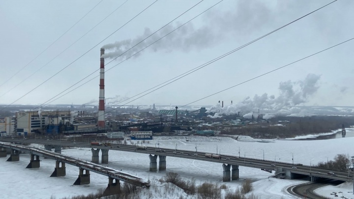 В Кемерове на территории завода проверили чистоту воздуха