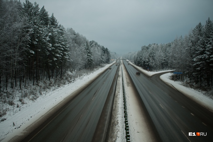 Из-за снегопада водителей просят отказаться от дальних поездок 