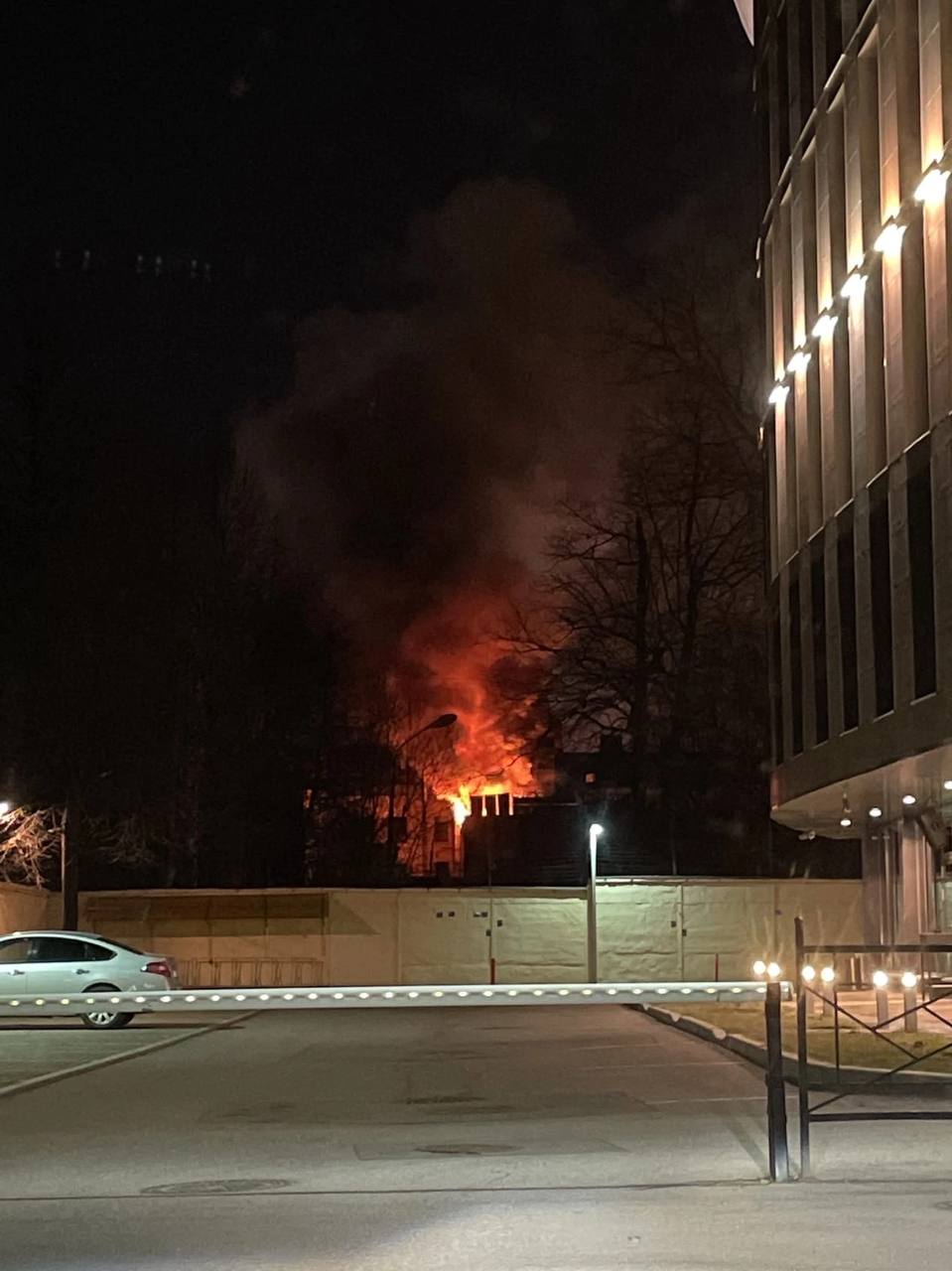 Пожар в доме на Биржевой линии ночью тушили по повышенному номеру |  02.05.2022 | Санкт-Петербург - БезФормата