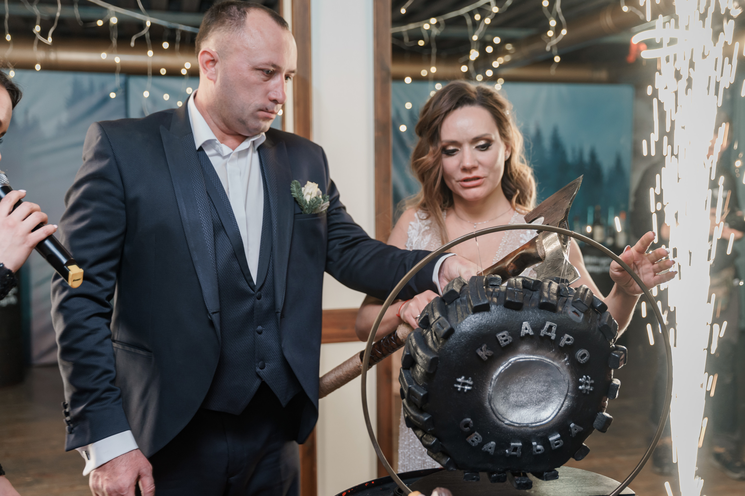 Даже торт на свадьбе Баженовых был выполнен в виде колеса от квадроцикла