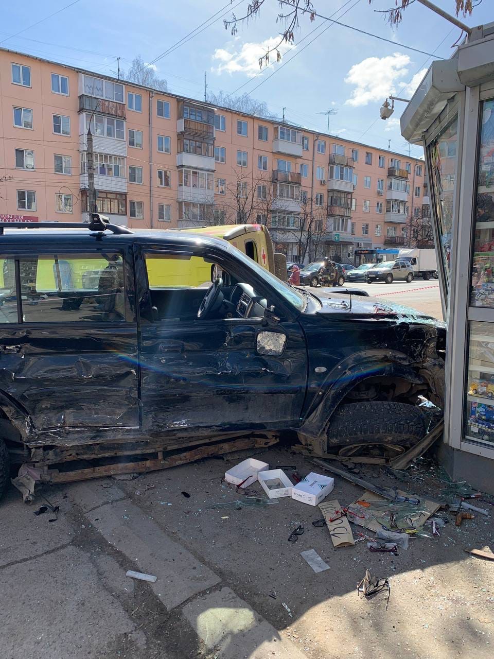 Тверьград сегодня. Авария на Волоколамском проспекте Тверь. Волоколамский проспект Тверь авария. ДТП со скорой в Твери 14 апреля. Происшествие в Твери ДТП.