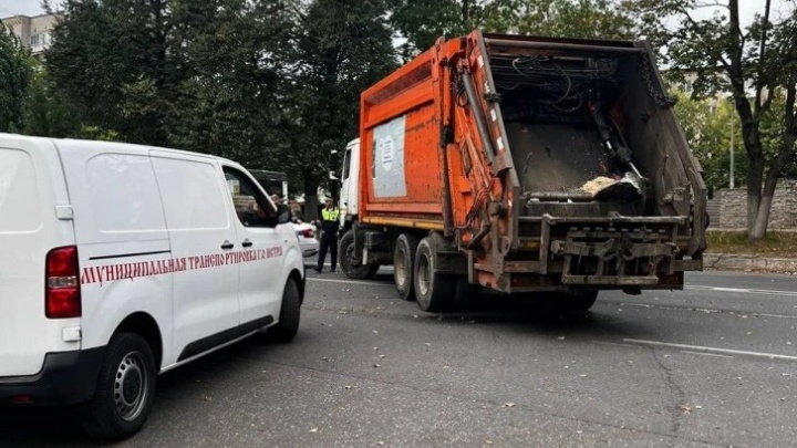Сам в слезах: водителя мусоровоза, наехавшего на двух девочек, не стали отправлять в СИЗО