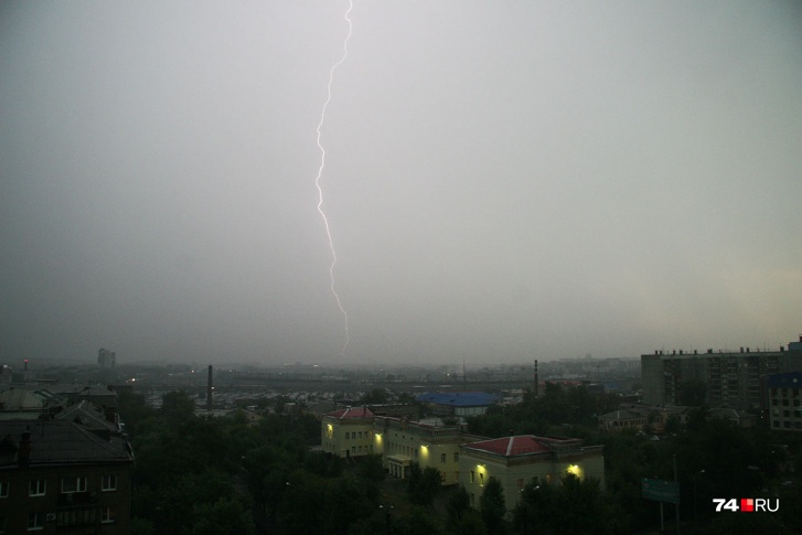 В Челябинске обещают грозы и ветер с порывами до 20 метров в секунду
