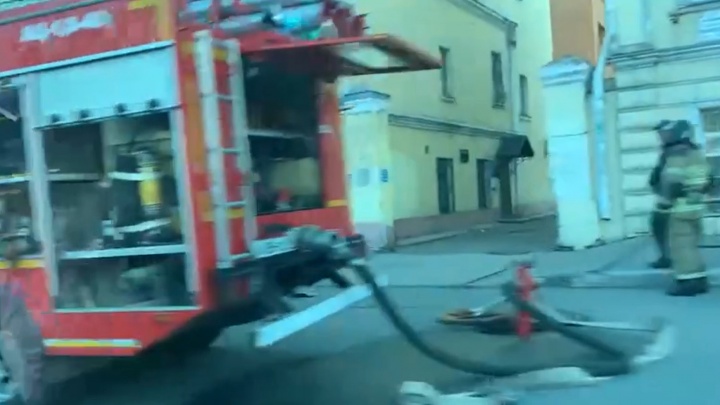 Пожарные, газовики, реанимация: что произошло на улице Ушинского в Ярославле