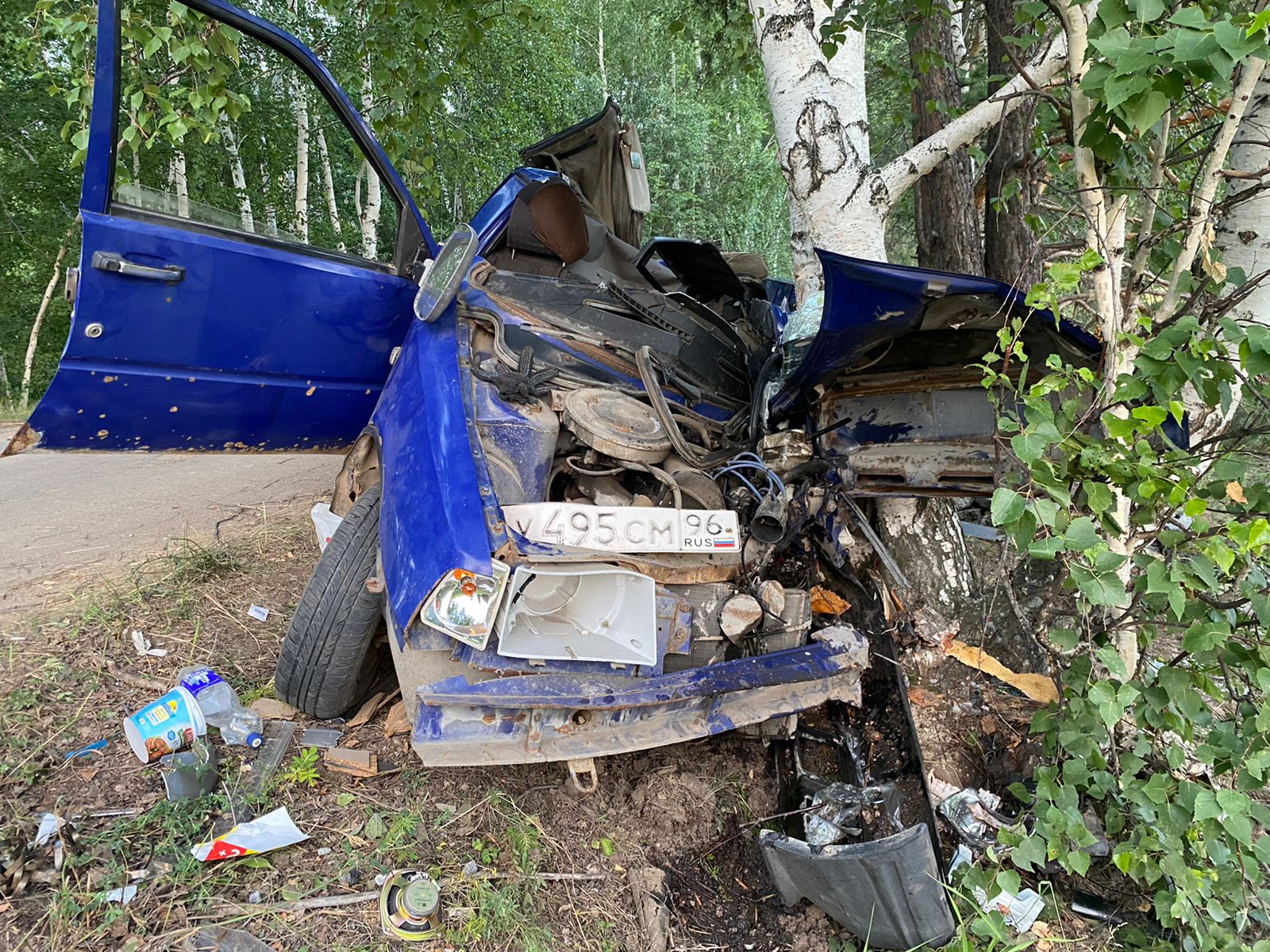 В жестком ДТП на Урале погиб мужчина. Машина врезалась в дерево