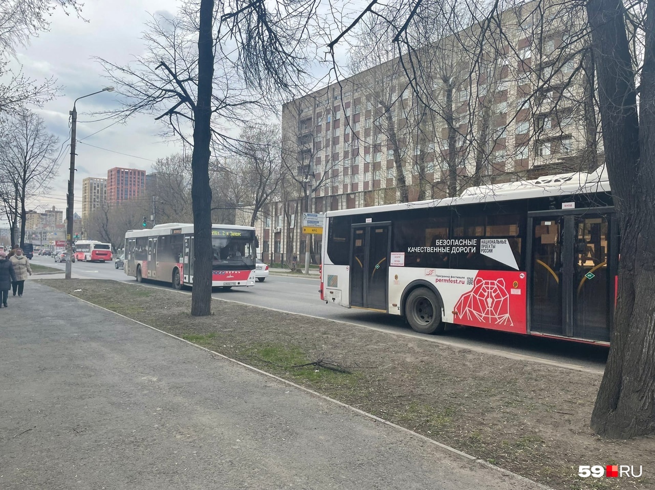 Сейчас движение транспорта возобновили Сейчас движение транспорта возобновили