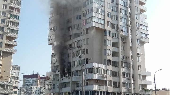 В Новороссийске из-за пожара в жилом комплексе эвакуировали 32 человека