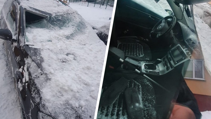 Глыба снега разбила машину, которая стояла под окнами в Ленинском районе