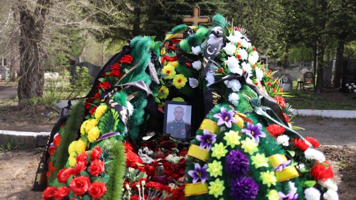 На Гусинобродском кладбище похоронили майора, погибшего в боях на Украине